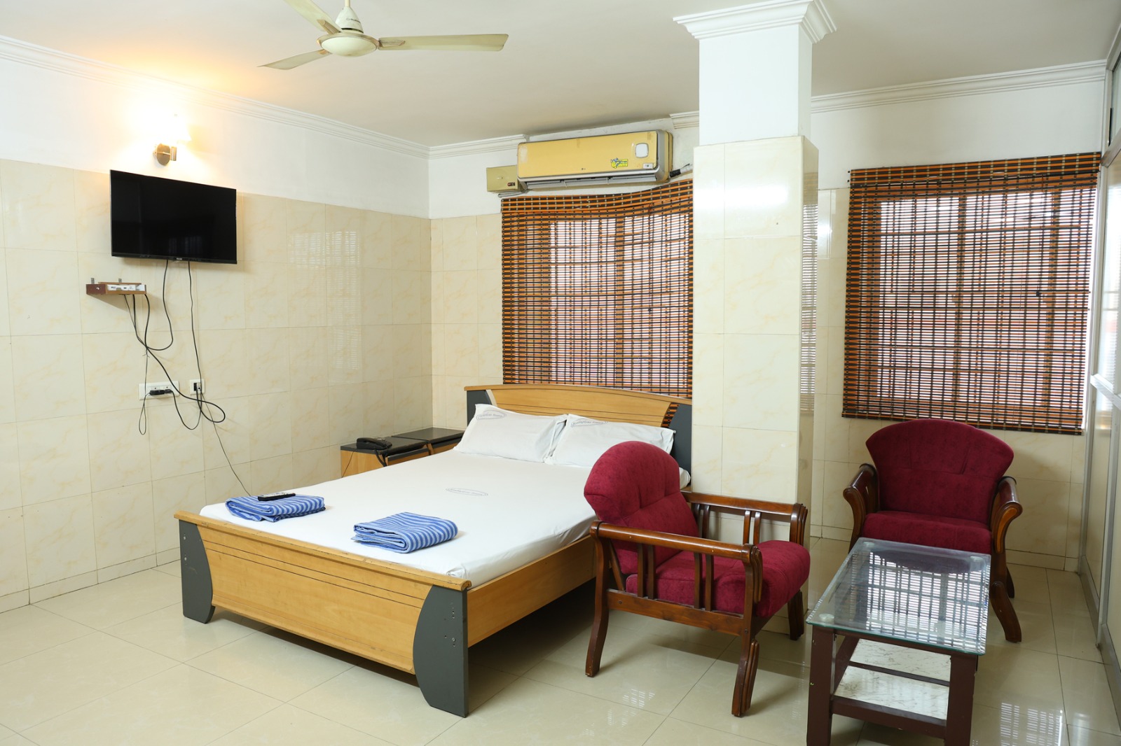 Sowbagyaa Towers Rooms